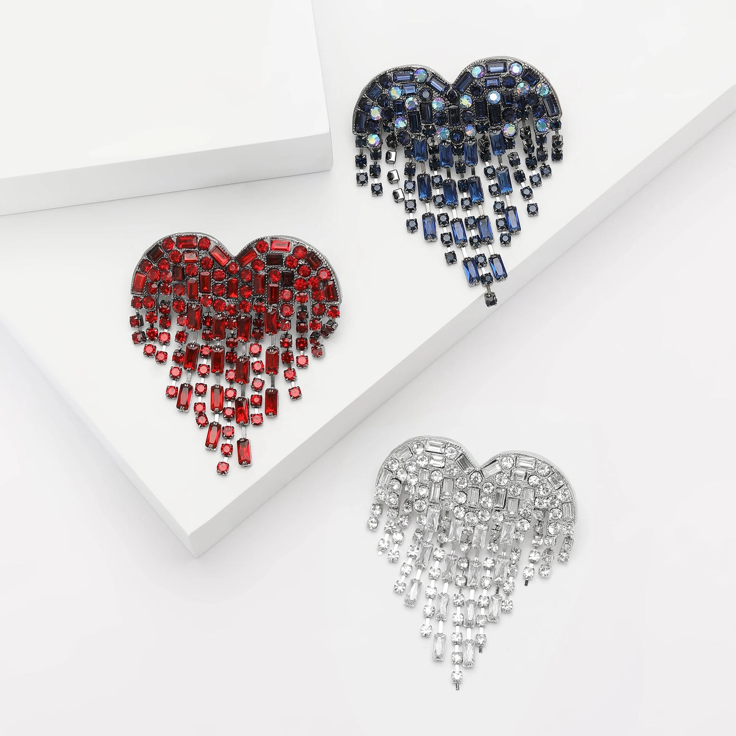 Trendy Shiny Tassel Love Brooches for Women Heart Pins Party Casual Lapel Pin Accessory Gift Multi-color Available